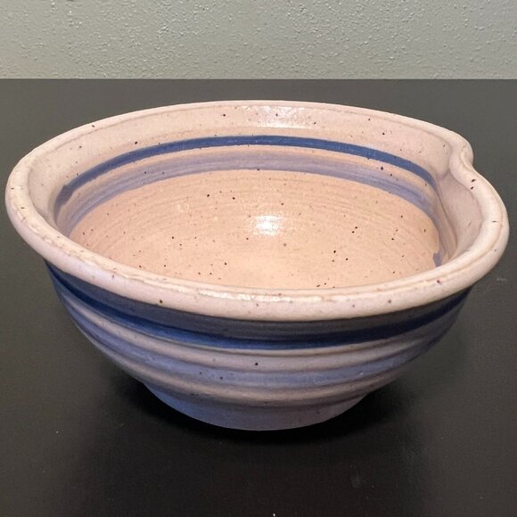 Vintage DAKOTA STONEWARE Handcrafted Heart Shaped Speckled Pottery Bowl 1989 - Picture 5 of 11